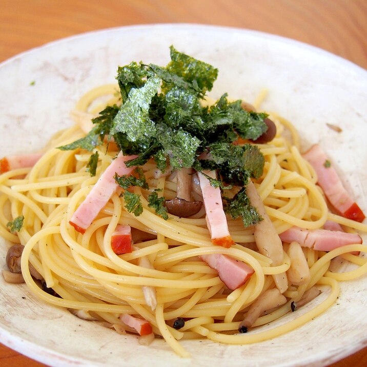 お手軽ランチに!簡単しめじとベーコンのパスタ